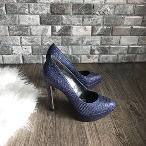 Enzo Angiolini blue snakeskin platform heels 7.5